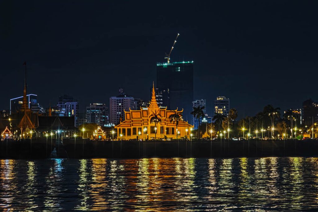 金邊四臂河日落巡禮|在東南亞十字水口,讀一首用光寫成的史詩 @去旅行新聞網 金邊四臂河日落巡禮|在東南亞十字水口,讀一首用光寫成的史詩 @去旅行新聞網