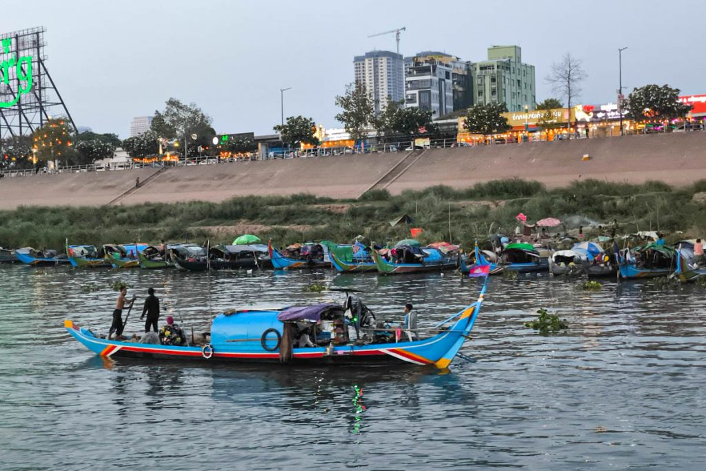 金邊四臂河日落巡禮|在東南亞十字水口,讀一首用光寫成的史詩 @去旅行新聞網 金邊四臂河日落巡禮|在東南亞十字水口,讀一首用光寫成的史詩 @去旅行新聞網