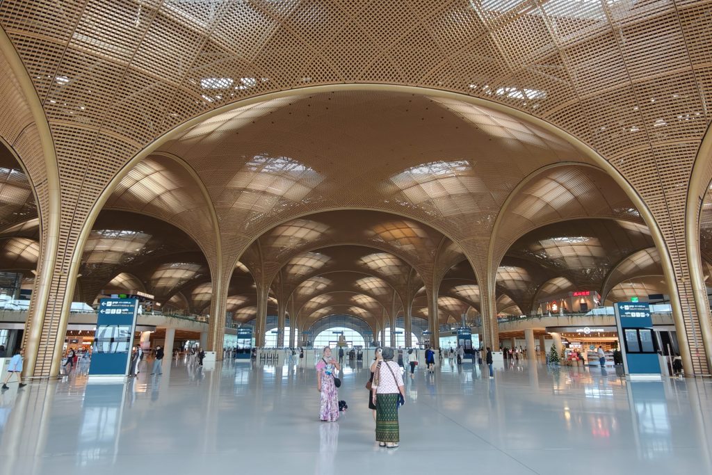 柬埔寨金邊新門戶!德崇國際機場(TIA)深度解析:設計、通關、交通指南 @去旅行新聞網 柬埔寨金邊新門戶!德崇國際機場(TIA)深度解析:設計、通關、交通指南 @去旅行新聞網