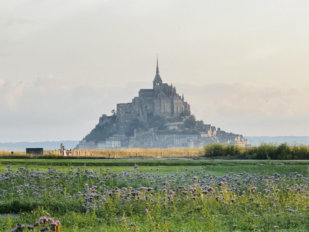 女王宮的低語：在紅砂岩的細紋間，聽見留給她的心事 @去旅行新聞網