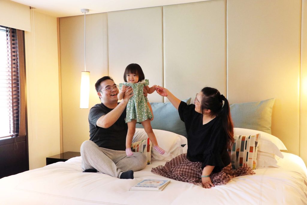 圖2 專案房型以親子需求為核心設計，提供兩位成人與一位孩童舒適入住，讓家庭旅客在寒假期間享受溫馨歡樂的住宿時光。(大地酒店提供)
