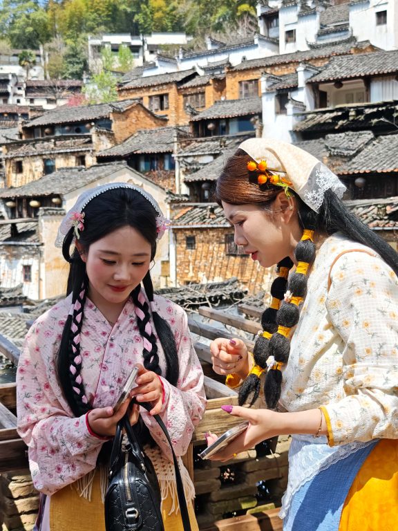 婺源篁嶺油菜花攻略:中國最美梯田花海X徽派古村秘境,3月必訪春日仙境! 婺源篁嶺油菜花攻略:中國最美梯田花海X徽派古村秘境,3月必訪春日仙境! @去旅行新聞網