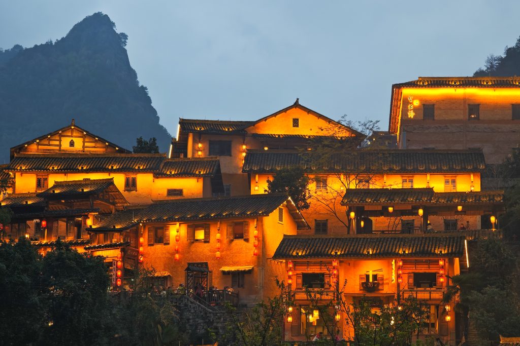 望仙谷深度旅遊攻略:江西懸崖上的清明上河圖,探索仙俠幻境與夢幻夜景 望仙谷深度旅遊攻略:江西懸崖上的清明上河圖,探索仙俠幻境與夢幻夜景 @去旅行新聞網