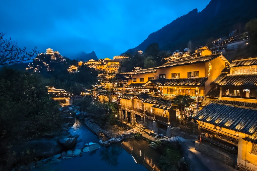 望仙谷深度旅遊攻略:江西懸崖上的清明上河圖,探索仙俠幻境與夢幻夜景 望仙谷深度旅遊攻略:江西懸崖上的清明上河圖,探索仙俠幻境與夢幻夜景 @去旅行新聞網