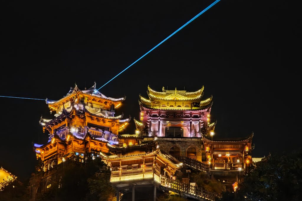 望仙谷深度旅遊攻略:江西懸崖上的清明上河圖,探索仙俠幻境與夢幻夜景 望仙谷深度旅遊攻略:江西懸崖上的清明上河圖,探索仙俠幻境與夢幻夜景 @去旅行新聞網