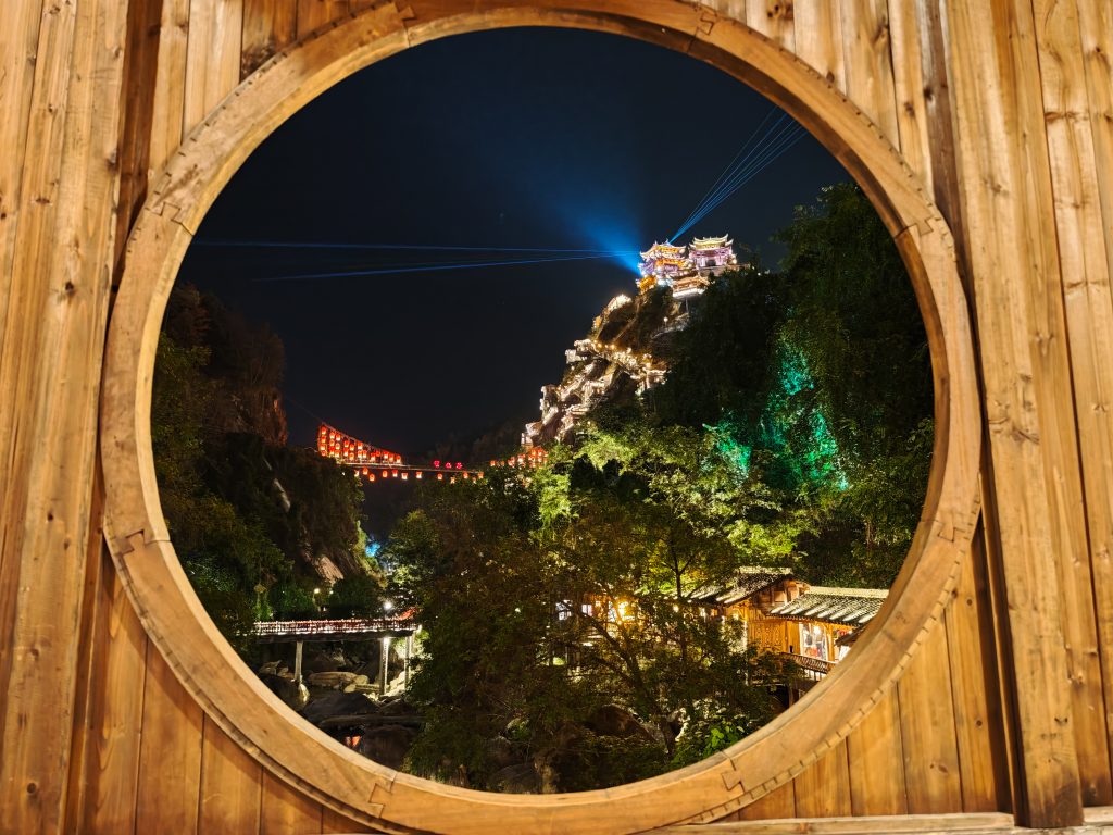 望仙谷深度旅遊攻略:江西懸崖上的清明上河圖,探索仙俠幻境與夢幻夜景 望仙谷深度旅遊攻略:江西懸崖上的清明上河圖,探索仙俠幻境與夢幻夜景 @去旅行新聞網