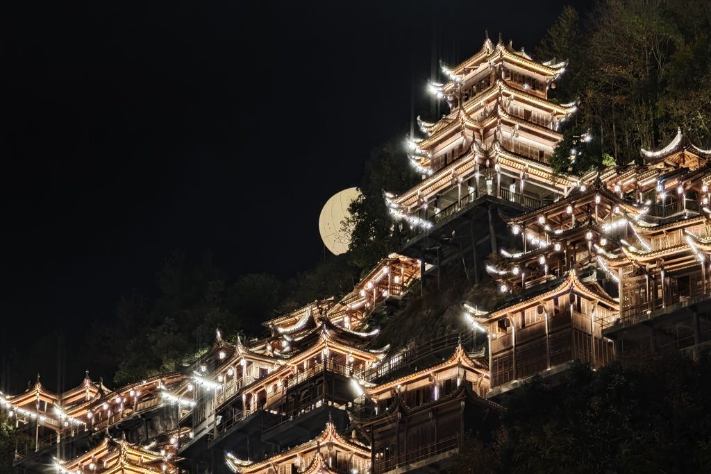 望仙谷深度旅遊攻略:江西懸崖上的清明上河圖,探索仙俠幻境與夢幻夜景 望仙谷深度旅遊攻略:江西懸崖上的清明上河圖,探索仙俠幻境與夢幻夜景 @去旅行新聞網