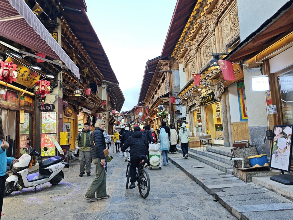 香格里拉迪慶月光城英迪格酒店開箱:住進月光之城,俯瞰千年獨克宗 香格里拉迪慶月光城英迪格酒店開箱:住進月光之城,俯瞰千年獨克宗 @去旅行新聞網
