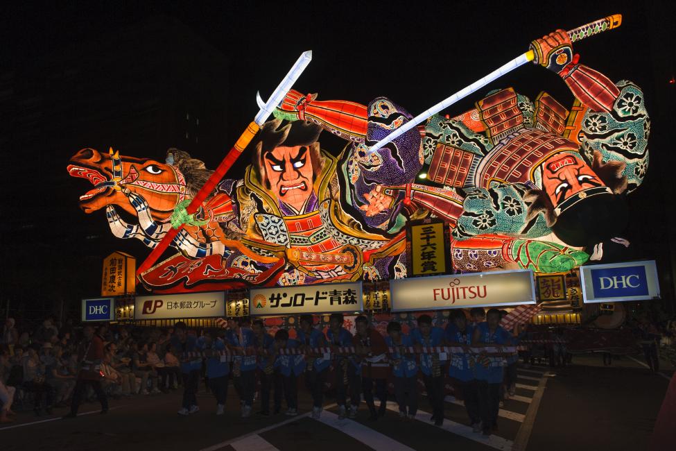 圖4_ 青森睡魔祭巨大的 武士燈籠花車（Nebuta）。圖_KKday提供
