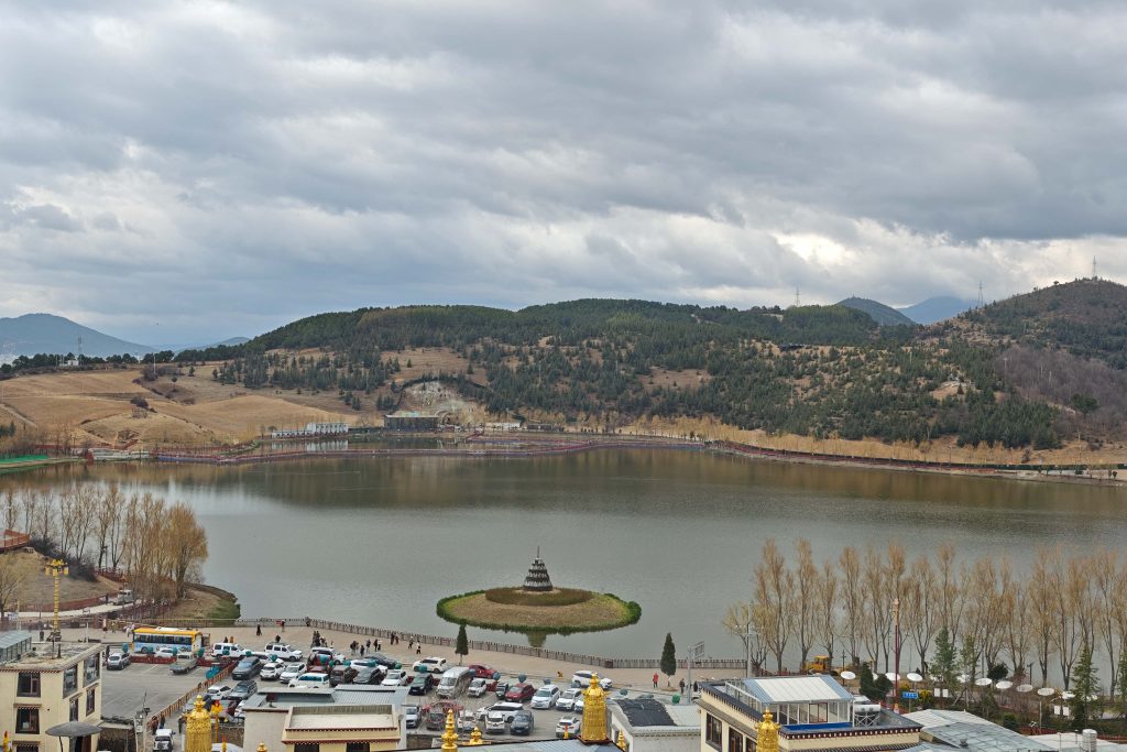 深度探索雲南香格里拉必去景點:噶丹·松贊林寺建築、歷史與朝聖攻略 深度探索雲南香格里拉必去景點:噶丹·松贊林寺建築、歷史與朝聖攻略 @去旅行新聞網