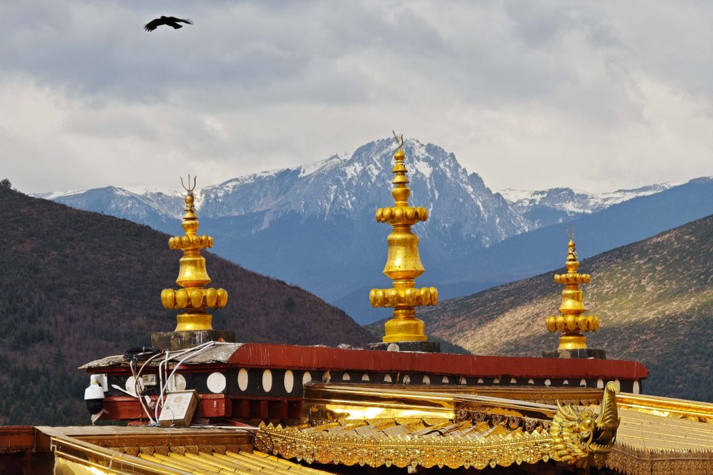 深度探索雲南香格里拉必去景點:噶丹·松贊林寺建築、歷史與朝聖攻略 深度探索雲南香格里拉必去景點:噶丹·松贊林寺建築、歷史與朝聖攻略 @去旅行新聞網