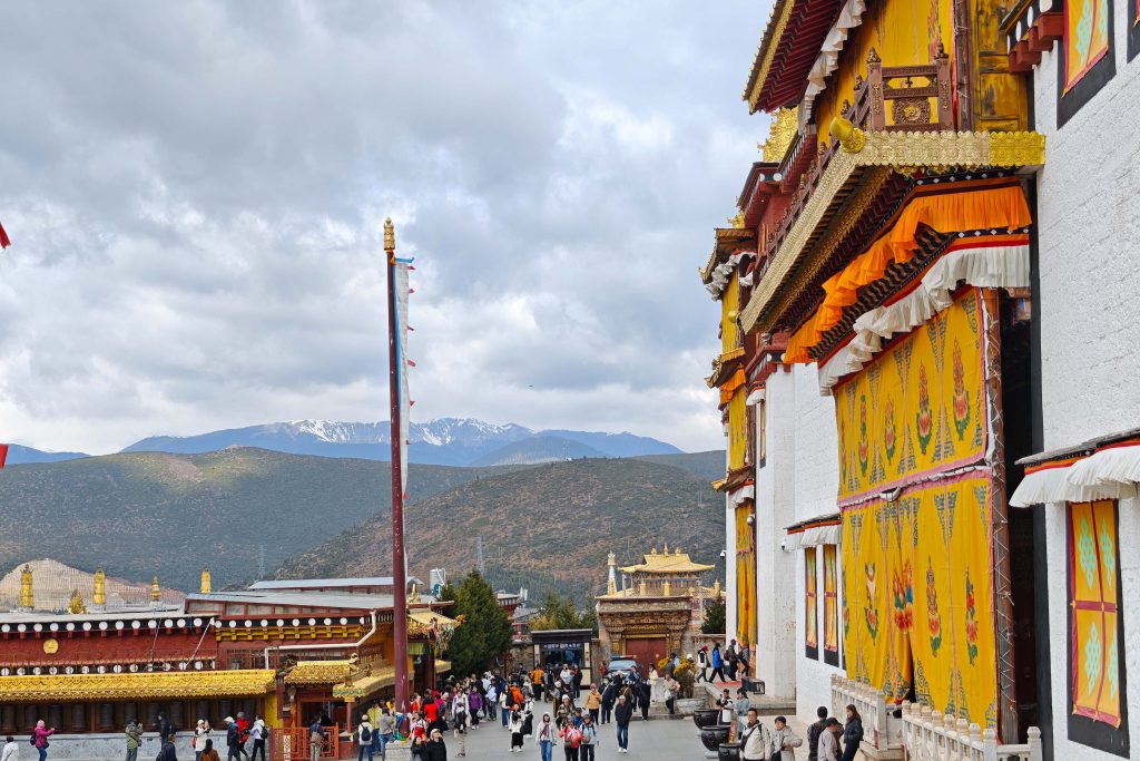 深度探索雲南香格里拉必去景點:噶丹·松贊林寺建築、歷史與朝聖攻略 深度探索雲南香格里拉必去景點:噶丹·松贊林寺建築、歷史與朝聖攻略 @去旅行新聞網