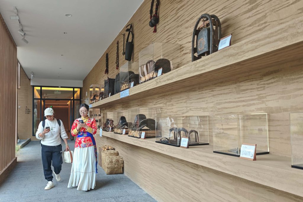 瀘沽湖英迪格酒店開箱:摩梭女兒國的現代隱世奢華體驗,格姆女神山腳下的文化沉浸之旅 瀘沽湖英迪格酒店開箱:摩梭女兒國的現代隱世奢華體驗,格姆女神山腳下的文化沉浸之旅 @去旅行新聞網