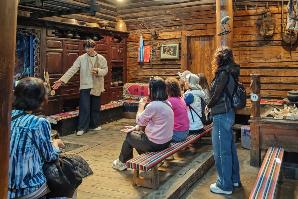 走進瀘沽湖女兒國:從金沙江第一灣到情人橋,深度體驗摩梭人的愛情與生活 走進瀘沽湖女兒國:從金沙江第一灣到情人橋,深度體驗摩梭人的愛情與生活 @去旅行新聞網