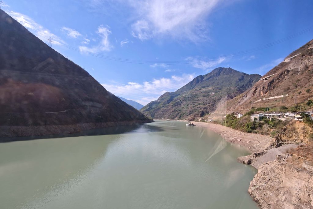 走進瀘沽湖女兒國:從金沙江第一灣到情人橋,深度體驗摩梭人的愛情與生活 走進瀘沽湖女兒國:從金沙江第一灣到情人橋,深度體驗摩梭人的愛情與生活 @去旅行新聞網
