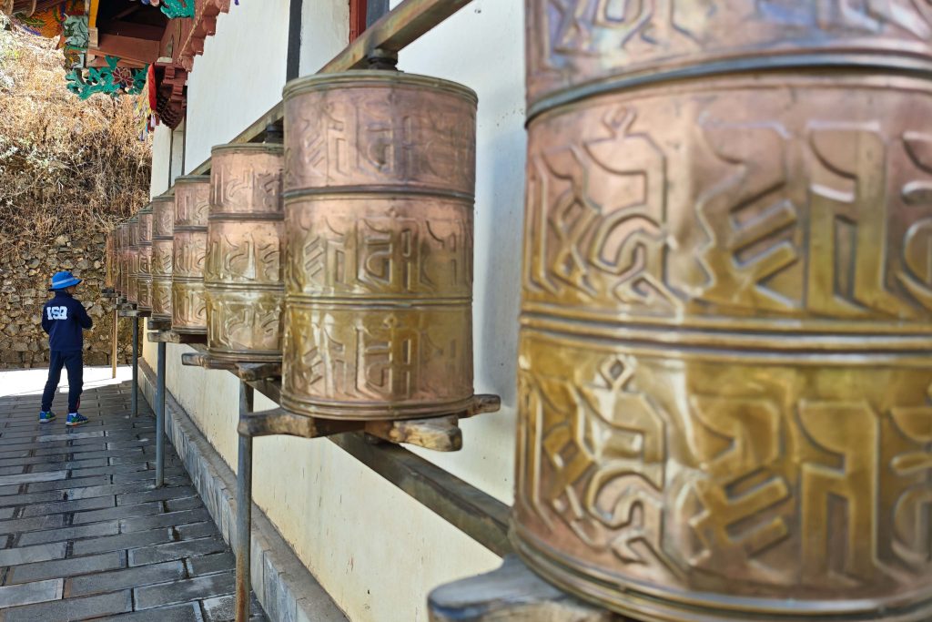 瀘沽湖豬槽船|與海鷗、女神山、夫妻樹的晨光悄悄話:一趟浪漫走婚文化的深度體驗 瀘沽湖豬槽船|與海鷗、女神山、夫妻樹的晨光悄悄話:一趟浪漫走婚文化的深度體驗 @去旅行新聞網