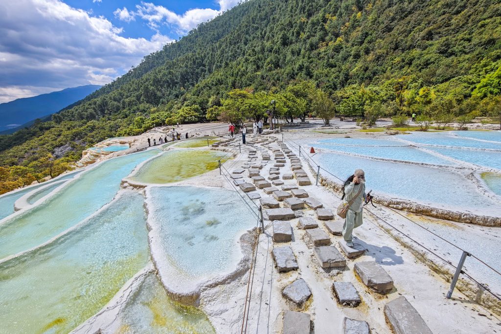 探訪雲南絕美秘境!香格里拉白水台,納西東巴聖地的仙人遺田 探訪雲南絕美秘境!香格里拉白水台,納西東巴聖地的仙人遺田 @去旅行新聞網
