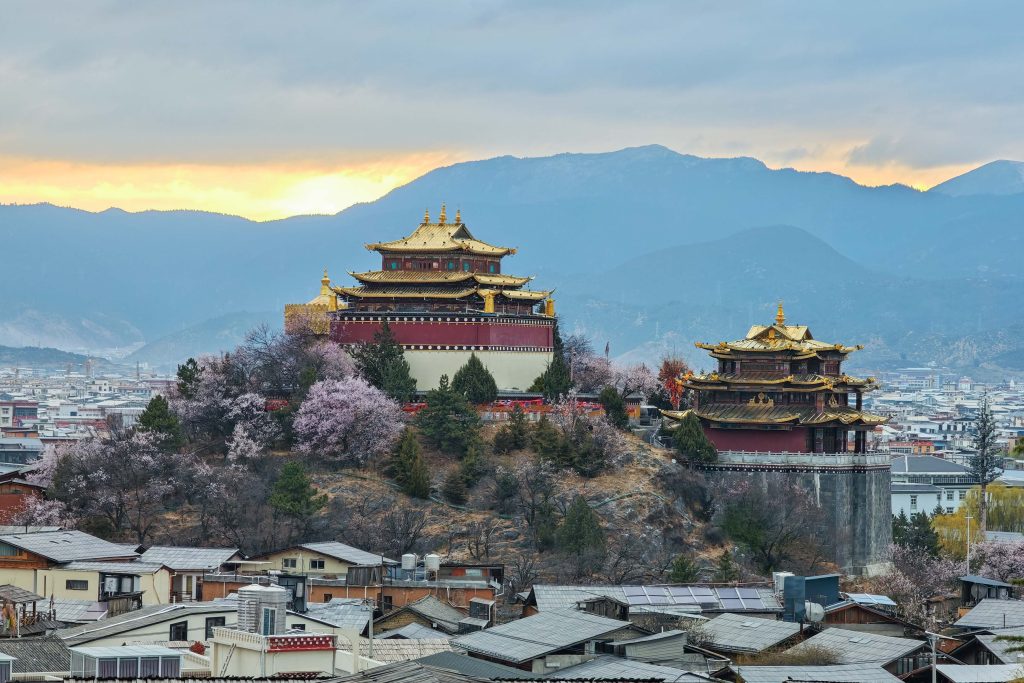 香格里拉迪慶月光城英迪格酒店開箱:住進月光之城,俯瞰千年獨克宗 香格里拉迪慶月光城英迪格酒店開箱:住進月光之城,俯瞰千年獨克宗 @去旅行新聞網