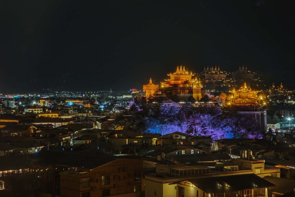 香格里拉迪慶月光城英迪格酒店開箱:住進月光之城,俯瞰千年獨克宗 香格里拉迪慶月光城英迪格酒店開箱:住進月光之城,俯瞰千年獨克宗 @去旅行新聞網