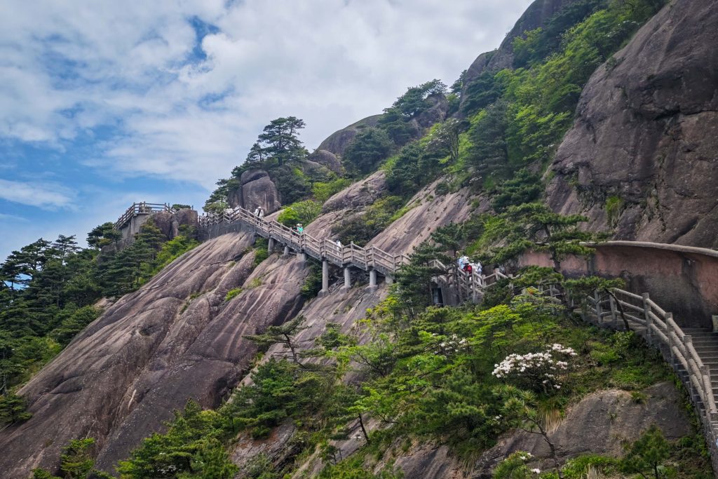 2026 黃山旅遊紀實|兩天一夜詳細行程——北大門纜車上、始信峰、猴子觀海、丹霞峰日出、光明頂、迎客松 2026 黃山旅遊紀實|兩天一夜詳細行程——北大門纜車上、始信峰、猴子觀海、丹霞峰日出、光明頂、迎客松 @去旅行新聞網