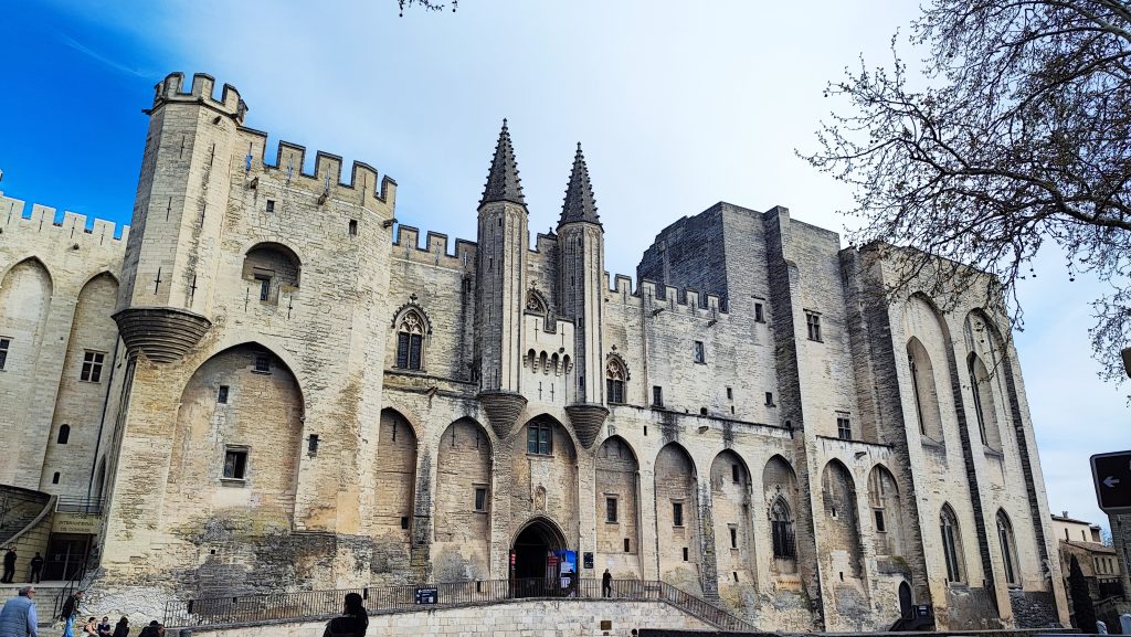 【法國普羅旺斯．亞維儂 Avignon】走進教皇之城，在隆河
