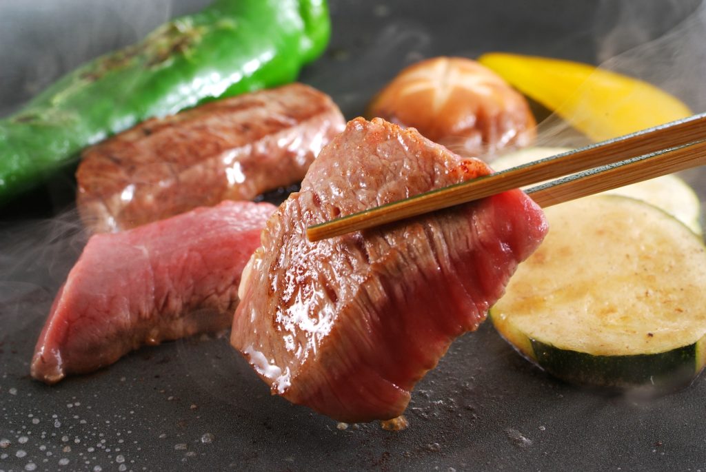 西村屋招月庭但馬牛懷石料理，炭烤但馬牛壽喜燒