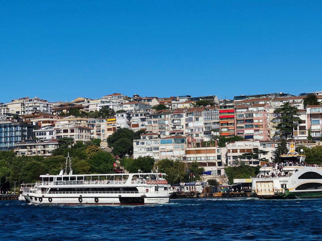 博斯普魯斯海峽遊船攻略 2026｜公營渡輪、Turyol遊船、日落與晚餐遊船完整指南 @去旅行新聞網