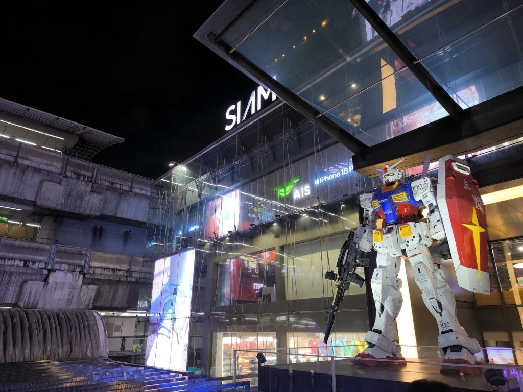 SIAM高達模型夜景