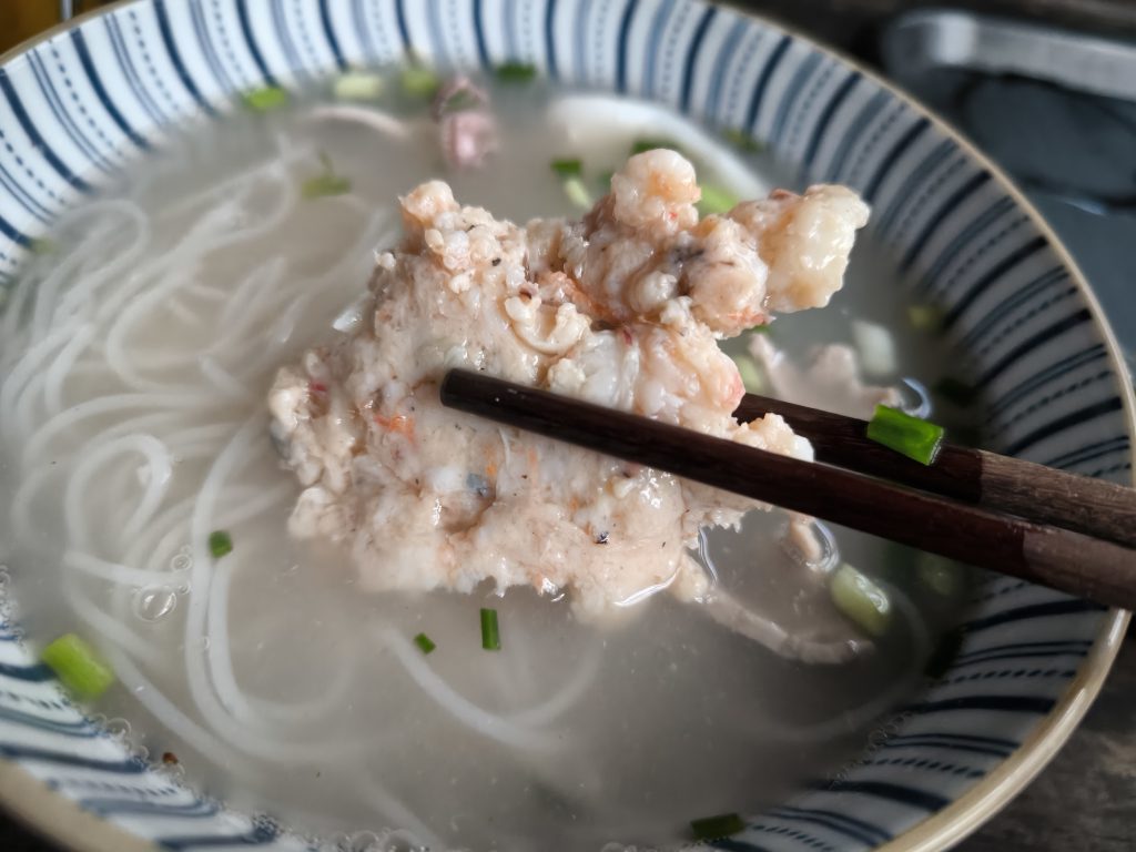 富國島A-C Noodles配料與甘蔗汁——蝦仁花枝牛肉任選