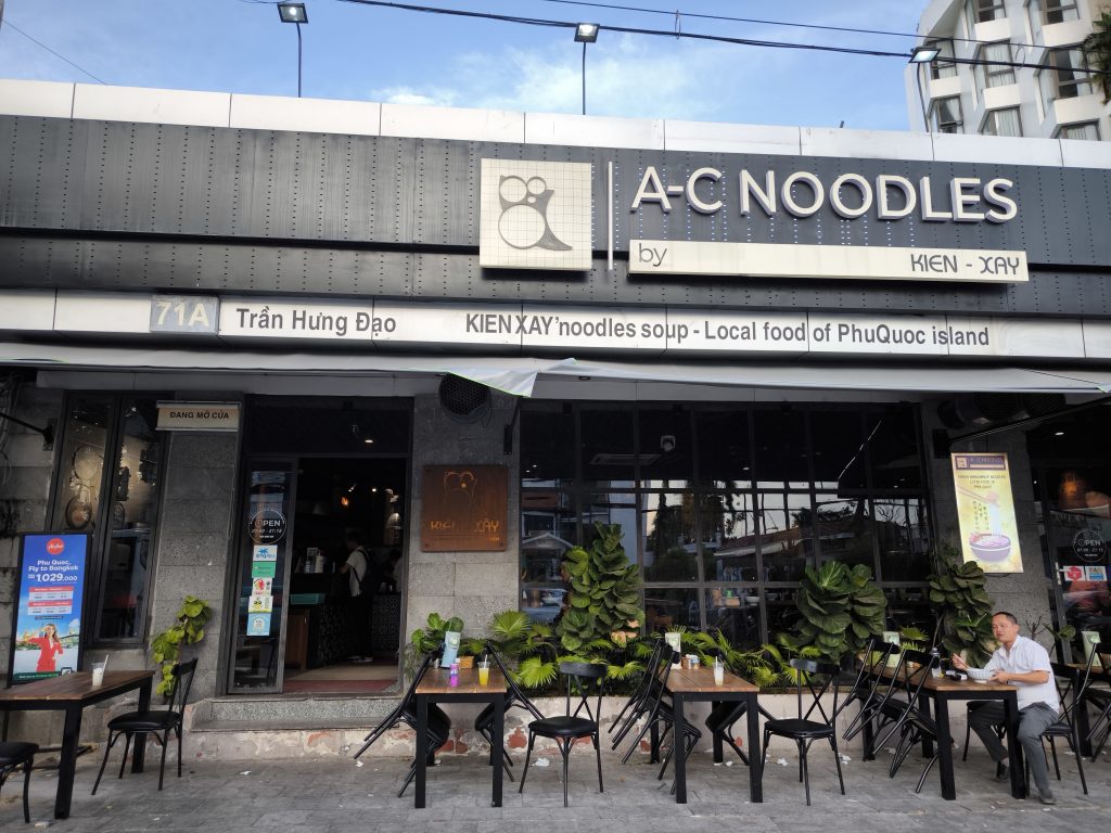 富國島A-C Noodles餐廳外觀——陽東鎮Bạch Đằng路本店