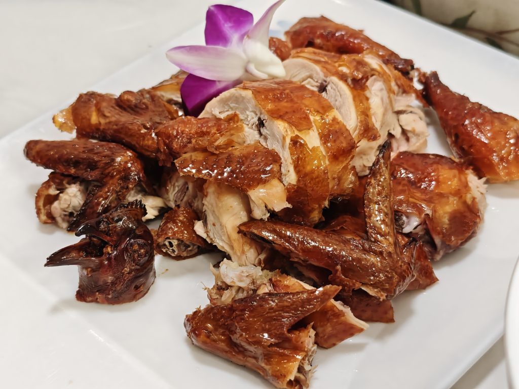 昆明野生菌火鍋食記｜滇菌臻彩雲南總店，菌菇火鍋+干巴菌炒飯+菌菇煎包，一鍋鮮掉眉毛 @去旅行新聞網