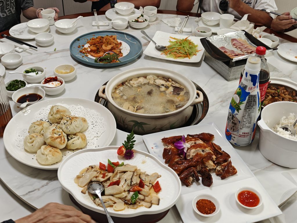昆明野生菌火鍋食記｜滇菌臻彩雲南總店，菌菇火鍋+干巴菌炒飯+菌菇煎包，一鍋鮮掉眉毛 @去旅行新聞網