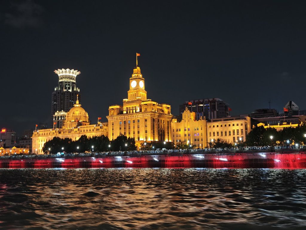 上海外灘+黃浦江遊船攻略:一趟搞定萬國建築群、夜遊黃浦江與最佳拍照機位 @去旅行新聞網