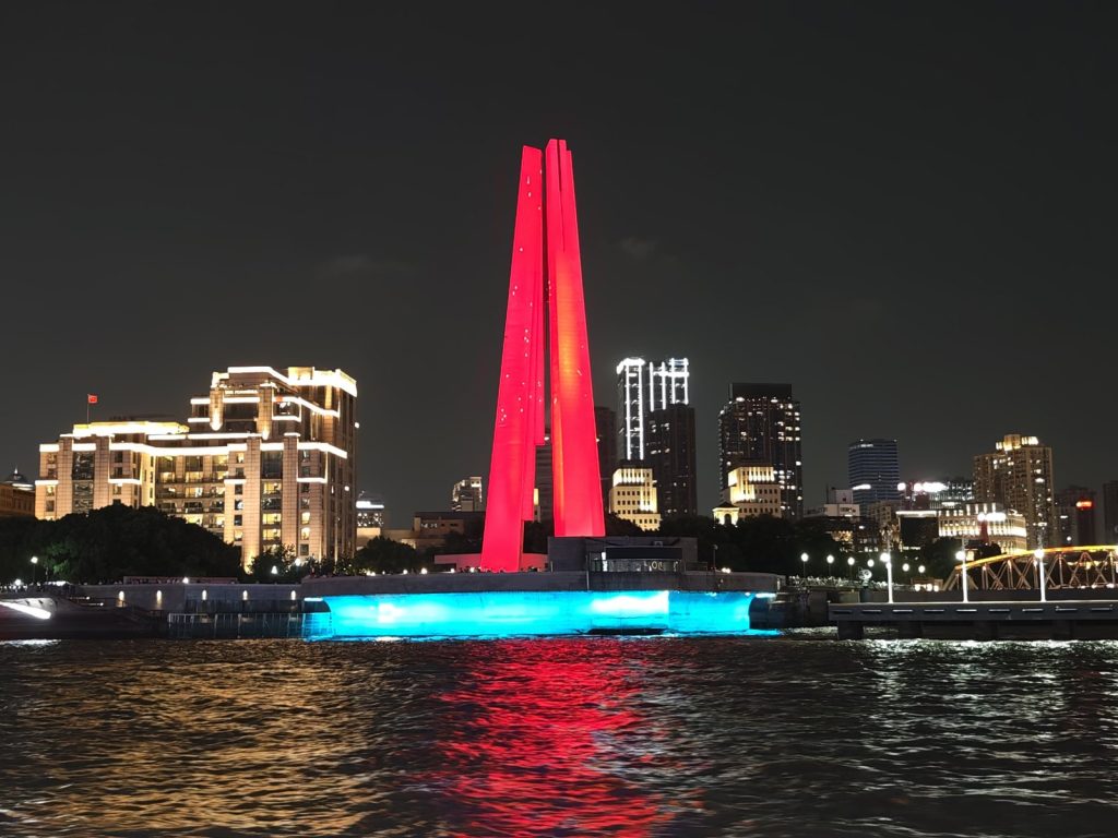 上海外灘+黃浦江遊船攻略:一趟搞定萬國建築群、夜遊黃浦江與最佳拍照機位 @去旅行新聞網