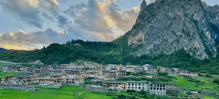 2026甘南扎尕那住宿推薦|10間石城秘境景觀飯店精選 @去旅行新聞網