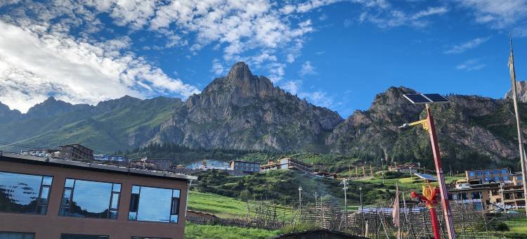2026甘南扎尕那住宿推薦|10間石城秘境景觀飯店精選 @去旅行新聞網