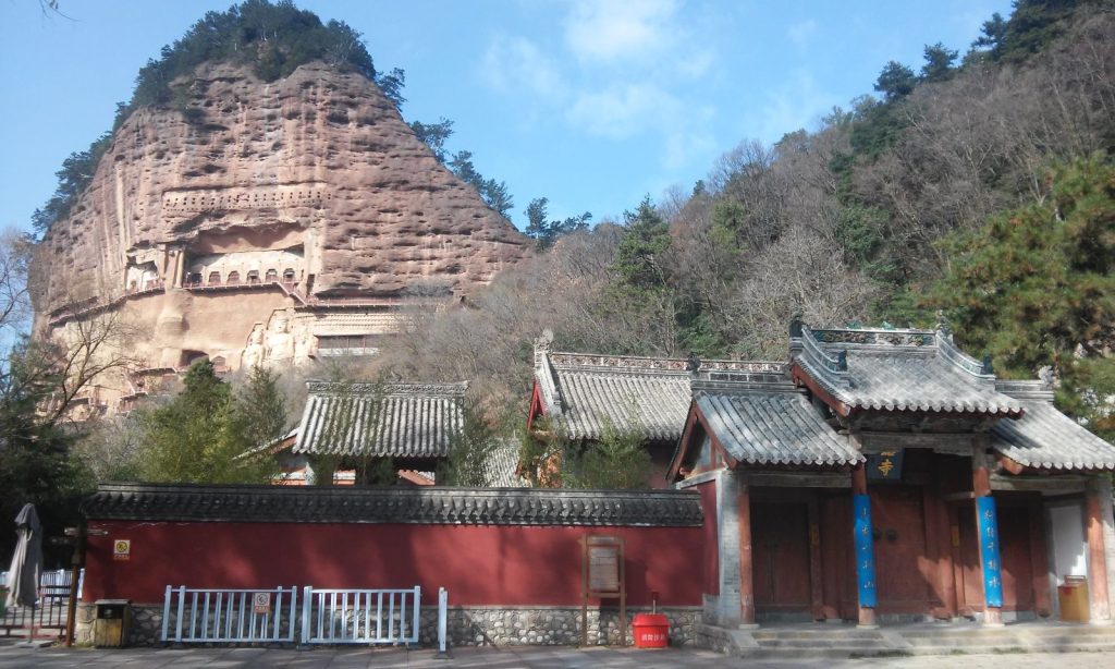 麥積山石窟全景