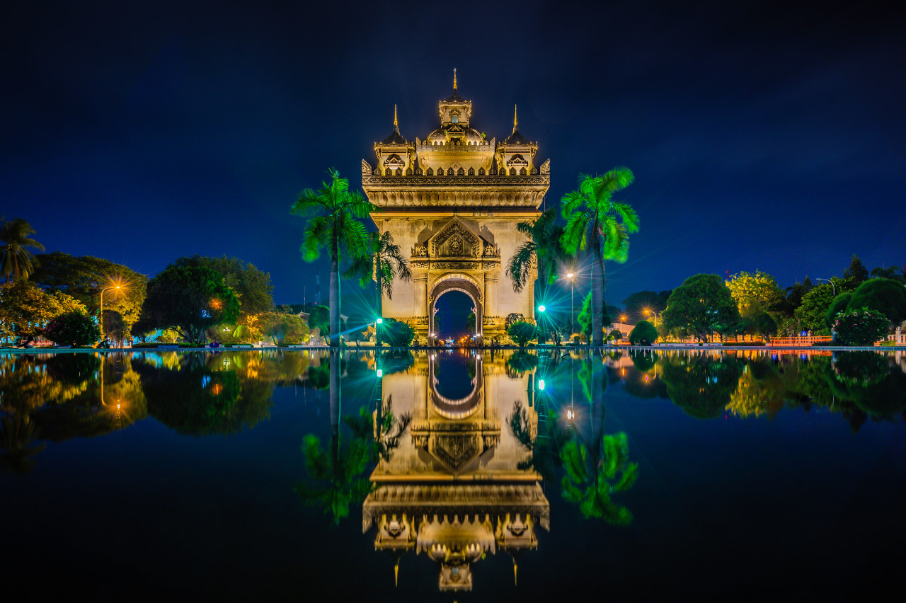 vientiane patuxai night hq