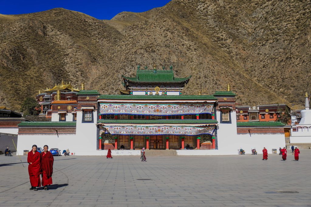 2026甘南拉卜楞寺旅遊攻略｜世界藏學府轉經長路3.5公里 @去旅行新聞網