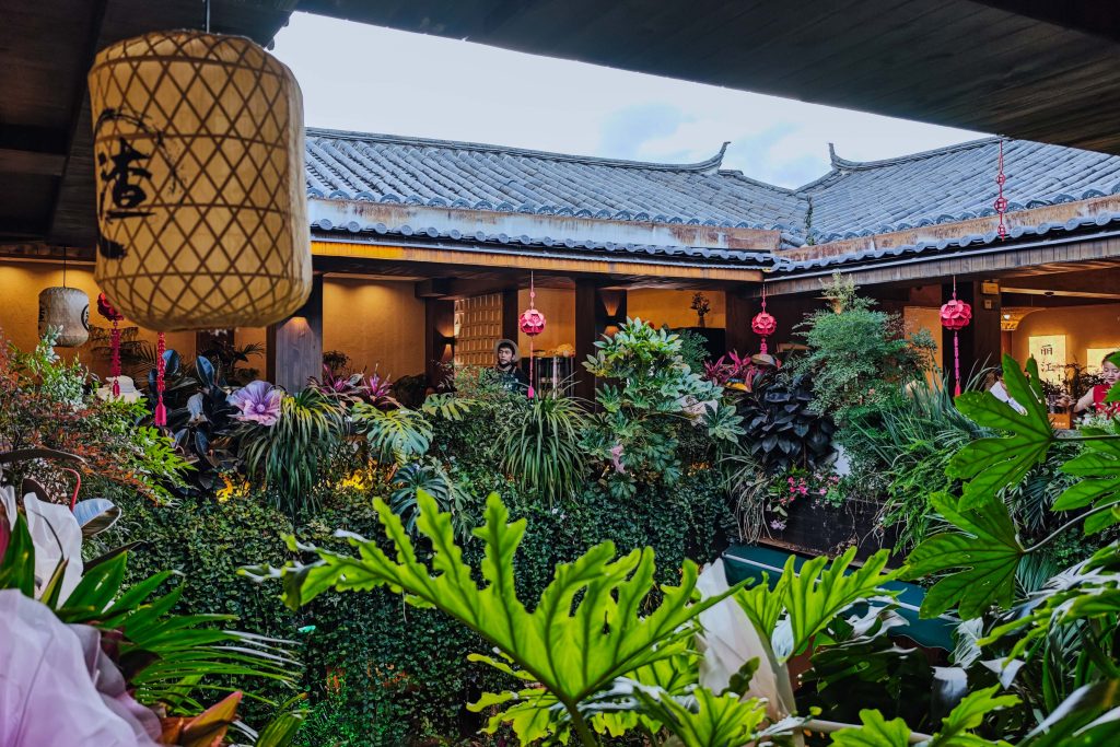 渣渣米線納西四合院用餐環境