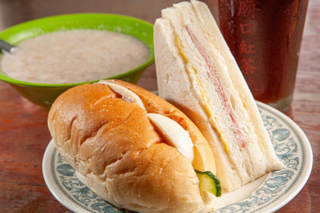 花蓮早餐推薦》廟口紅茶 鋼管送茶古早味紅茶早餐店 @去旅行新聞網