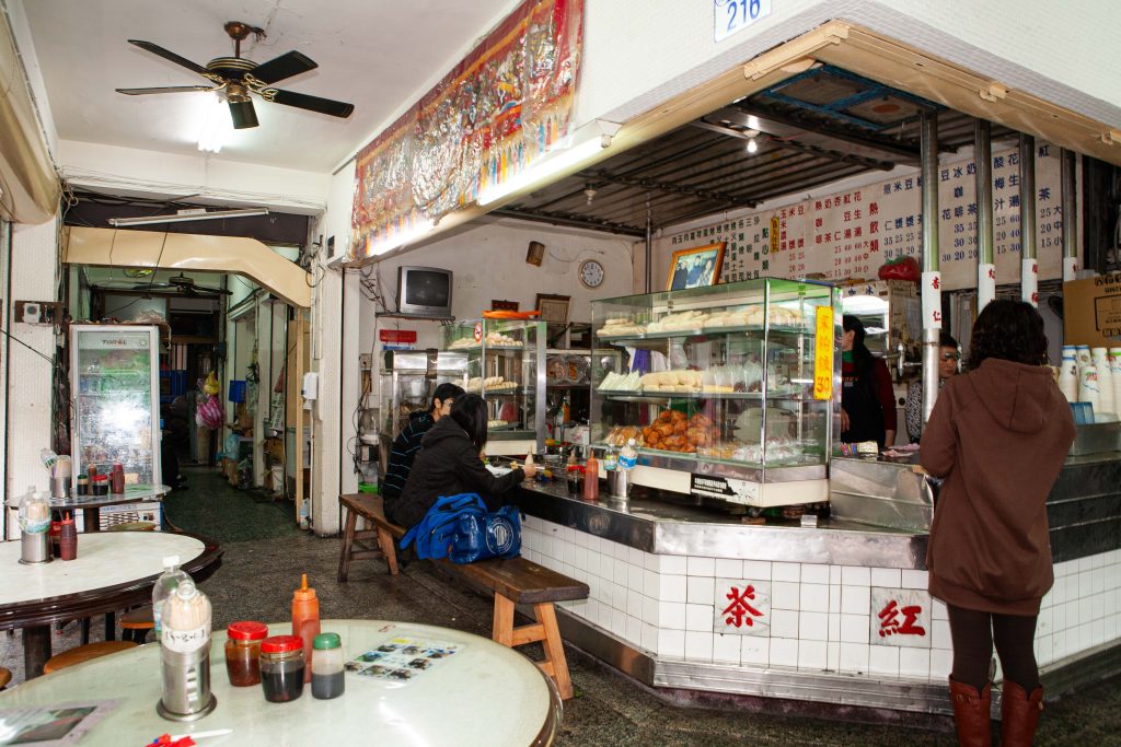 花蓮早餐推薦》廟口紅茶 鋼管送茶古早味紅茶早餐店 @去旅行新聞網