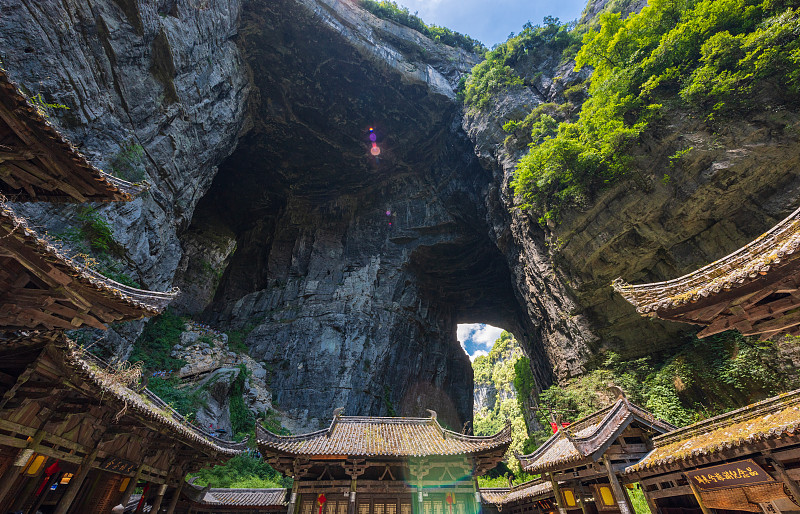 重慶山城旅遊攻略：8D魔幻城市、洪崖洞、武隆天坑完整指南 @Tournews