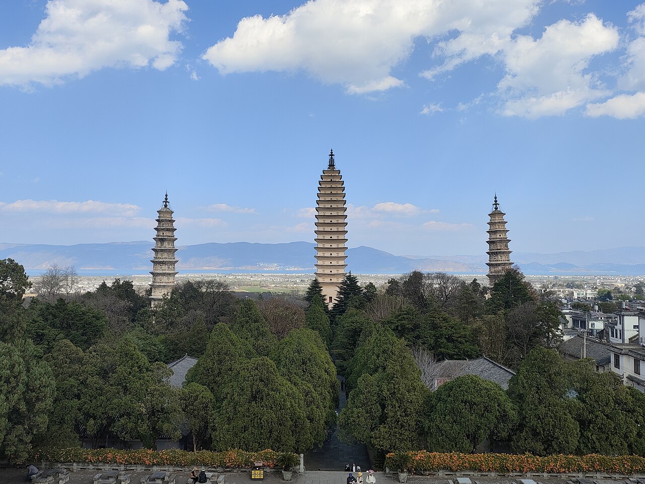 大理 - Three Pagodas of Chongsheng Temple, Dali, Yunnan 04
