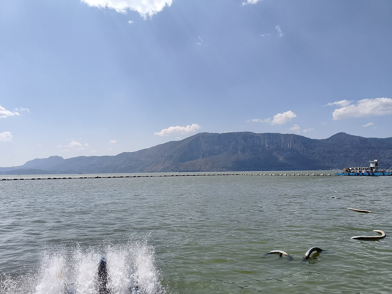 昆明 - Kunming Dianchi Lake, looking at the West Mountain from the East Bank
