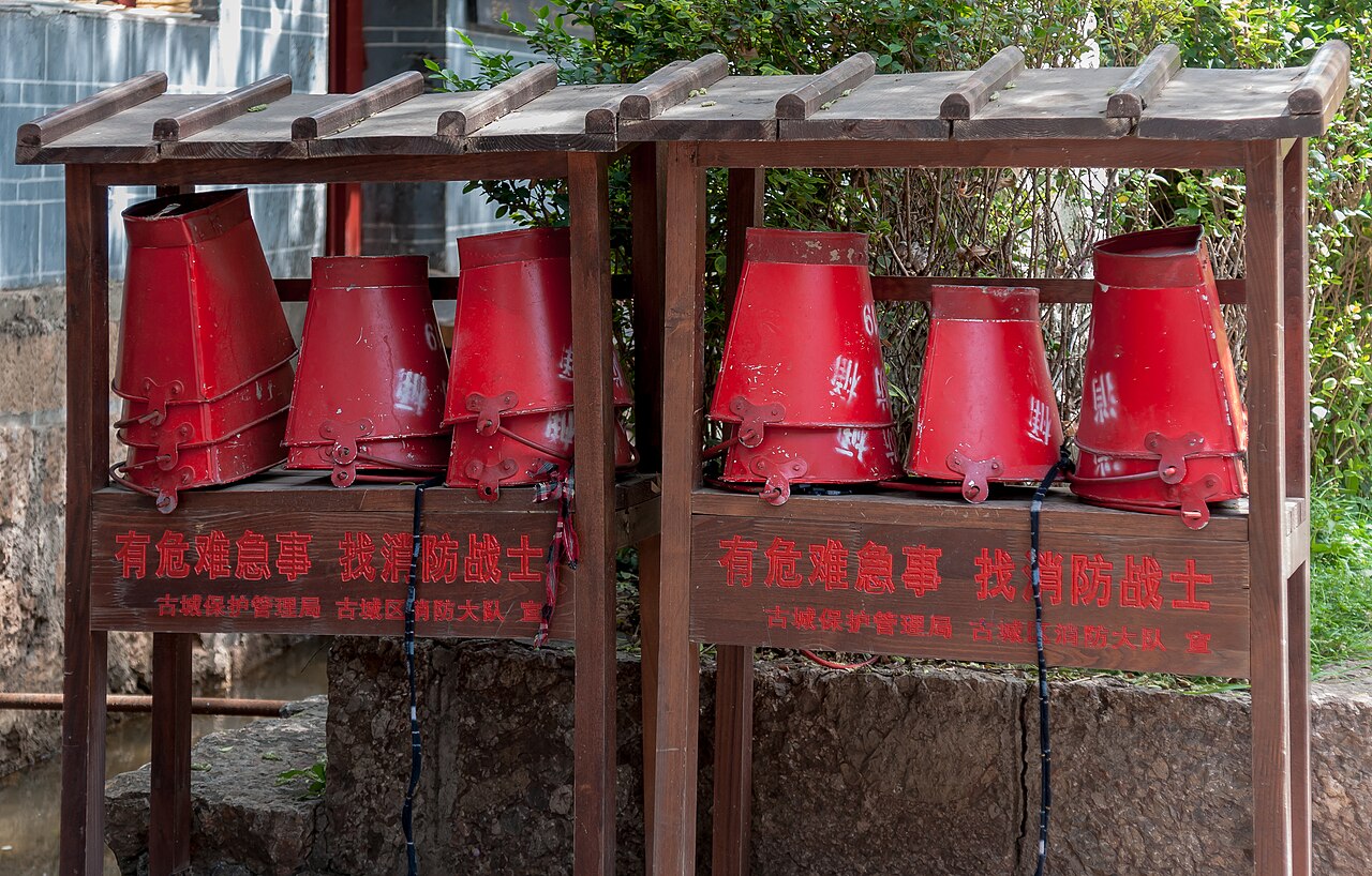 麗江 - Lijiang Yunnan China-Firefighting-Equipment-in-Old-Town-01