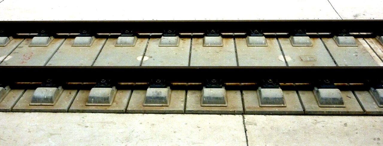 中國豪華列車 - China high speed rail ballastless tracks
