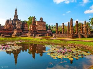 大城自由行攻略2026|曼谷出發一日遊×UNESCO世界遺產寺廟×住宿美食完整指南