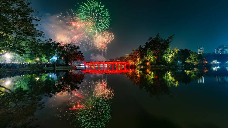 河內湖畔煙火夜景