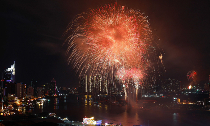 胡志明市城市夜景煙火